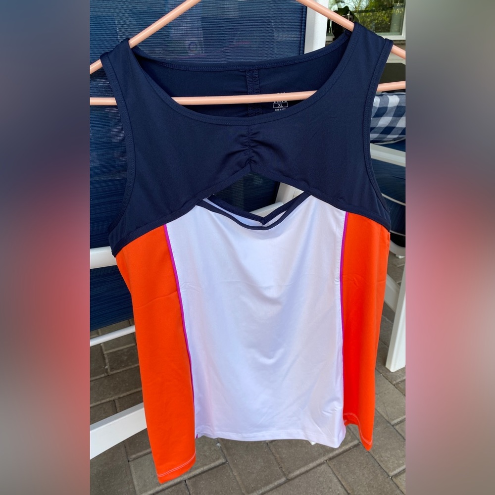 Tail sleeveless top with chest cutout